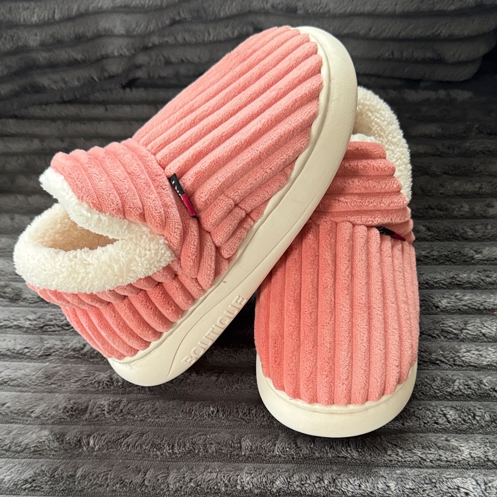 BOUTIQUE Pink Fluffy Slippers rubber bottom SPORT NWOT